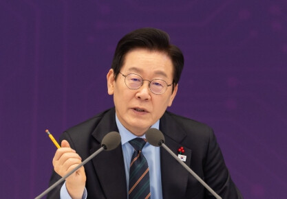 李대통령 "공직사회·정치 올...