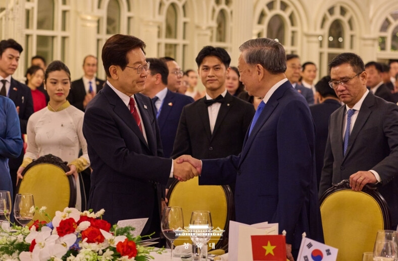 이재명·또 럼, "2030년까지 교역 1.5배" 원전·철도·신도시로 한-베트남 동반자 강화