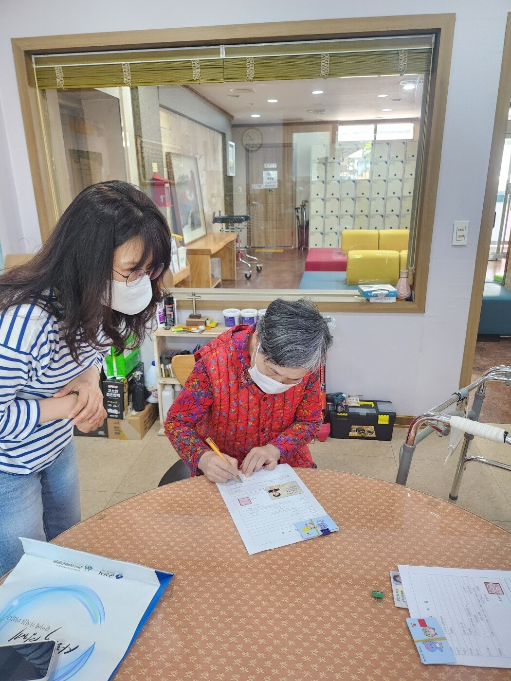 "5천여 명 아직 못 받아&...