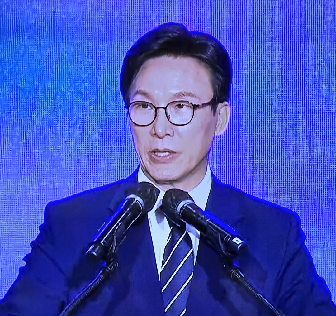 김민석, 민주당 새 대표 선출…'86 운동권'에서 국무총리 거쳐 당권까지